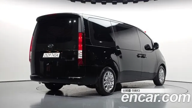 Hyundai Staria — фото 1