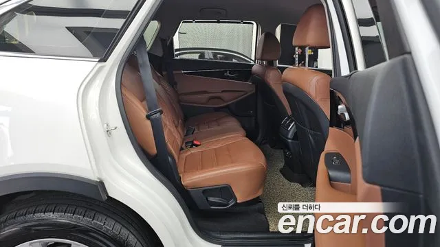 Kia Sorento — фото 12