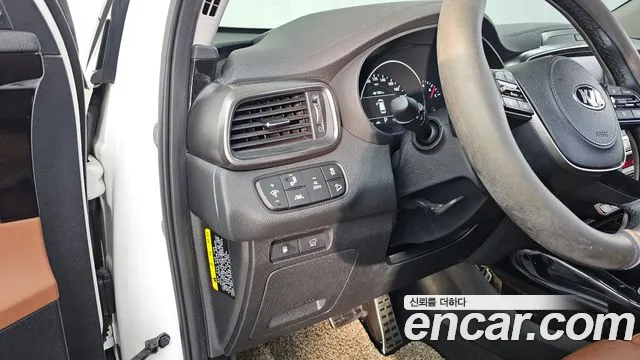 Kia Sorento — фото 28