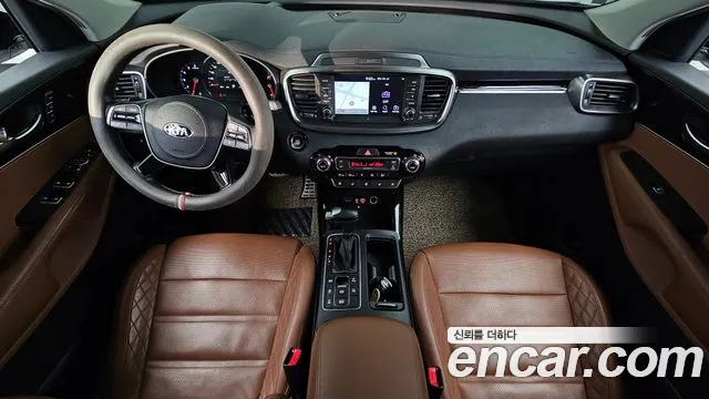 Kia Sorento — фото 7