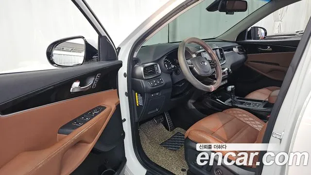 Kia Sorento — фото 10