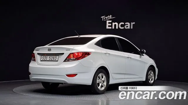 Hyundai Accent — фото 2