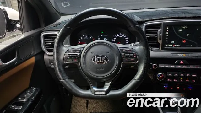 Kia Sportage — фото 12
