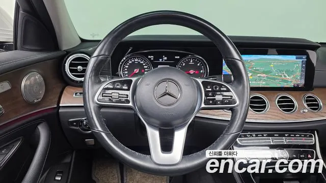 Mercedes-Benz E-Class — фото 13
