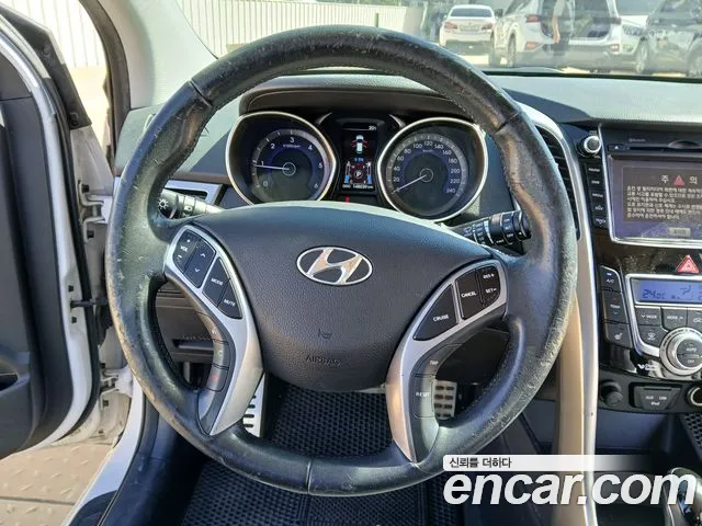 Hyundai i30 — фото 15