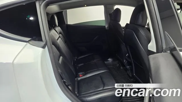 Tesla Model Y — фото 11