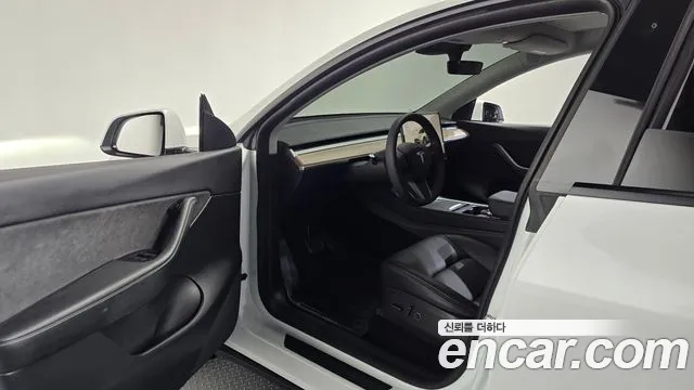 Tesla Model Y — фото 10