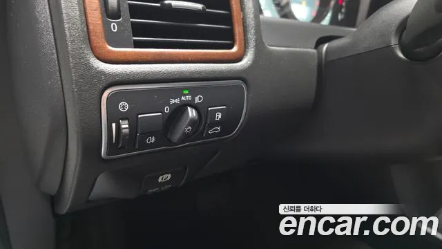 Volvo XC70 — фото 19