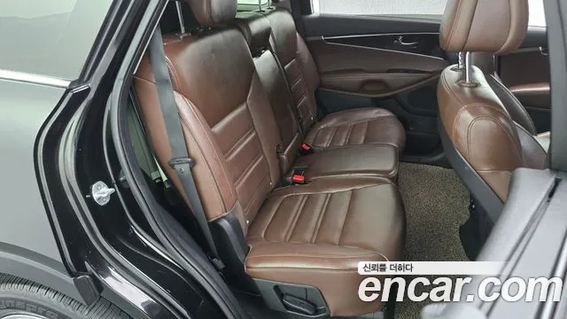 Kia Sorento — фото 11