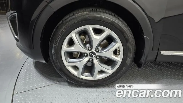 Kia Sorento — фото 5