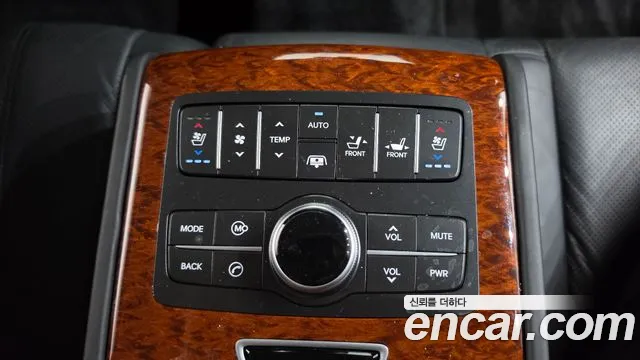 Hyundai Equus — фото 16