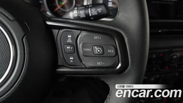 Jeep Wrangler — фото 16
