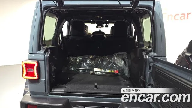 Jeep Wrangler — фото 17
