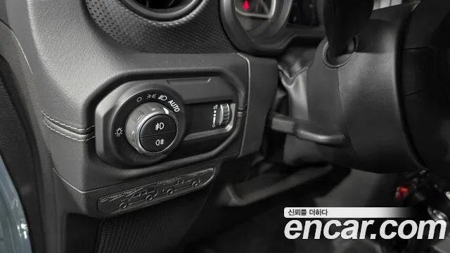 Jeep Wrangler — фото 19