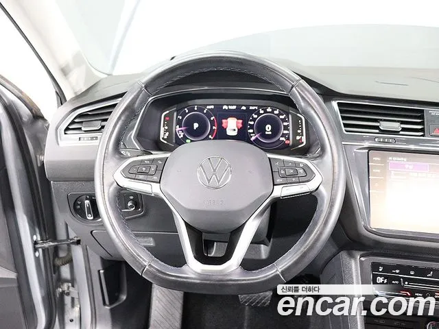Volkswagen Tiguan — фото 14