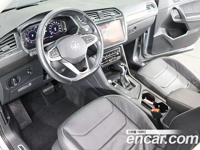 Volkswagen Tiguan — фото 16