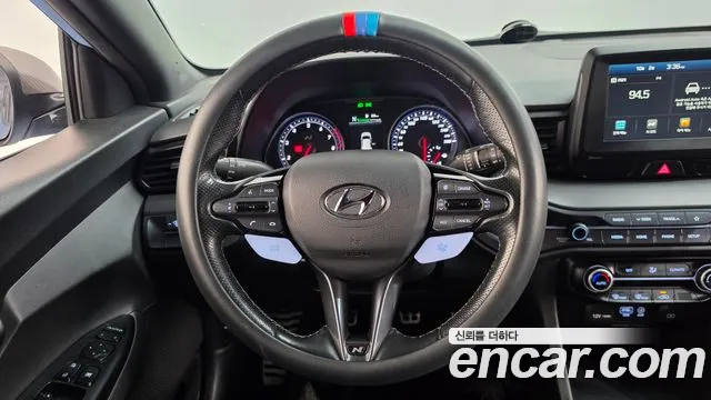 Hyundai Veloster — фото 13
