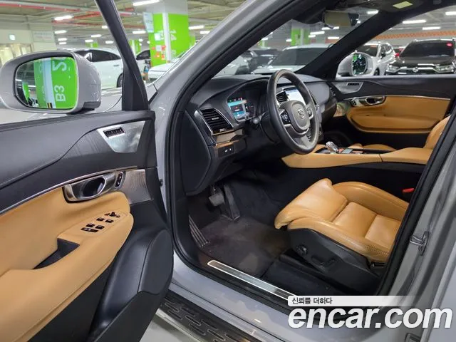 Volvo XC90 — фото 16