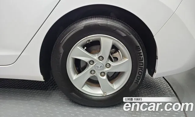 Hyundai Avante — фото 21