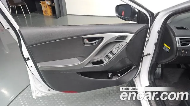 Hyundai Avante — фото 24