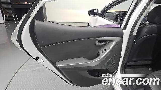 Hyundai Avante — фото 25