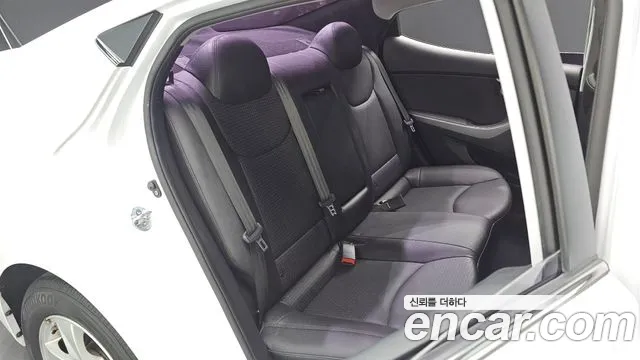 Hyundai Avante — фото 26