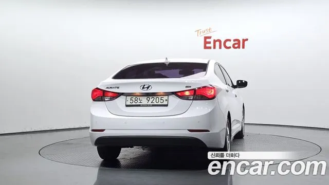 Hyundai Avante — фото 3
