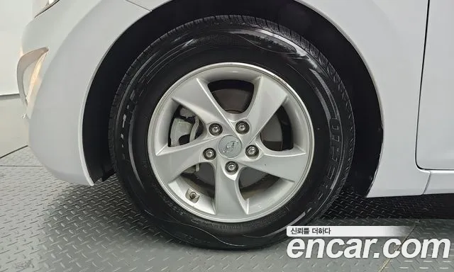 Hyundai Avante — фото 4