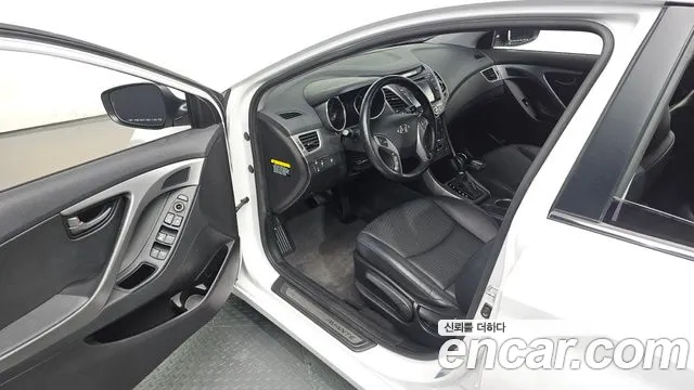 Hyundai Avante — фото 10