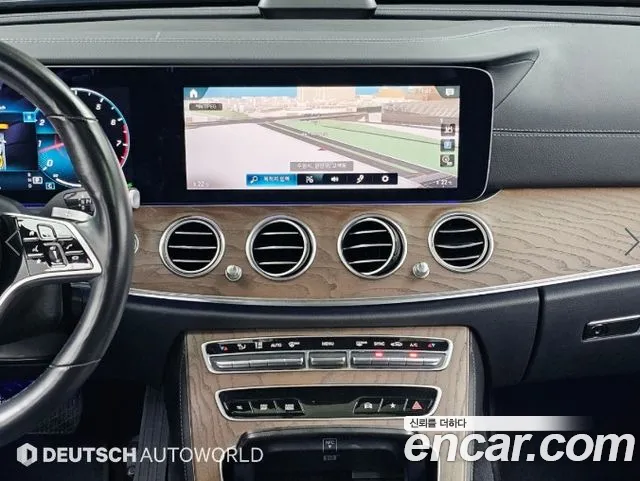 Mercedes-Benz E-Class — фото 14