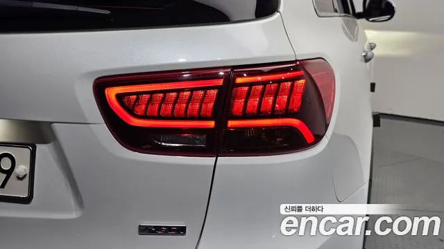 Kia Sorento — фото 23