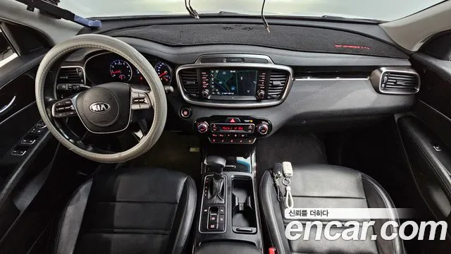Kia Sorento — фото 7