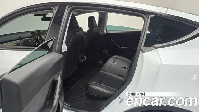 Tesla Model Y — фото 11