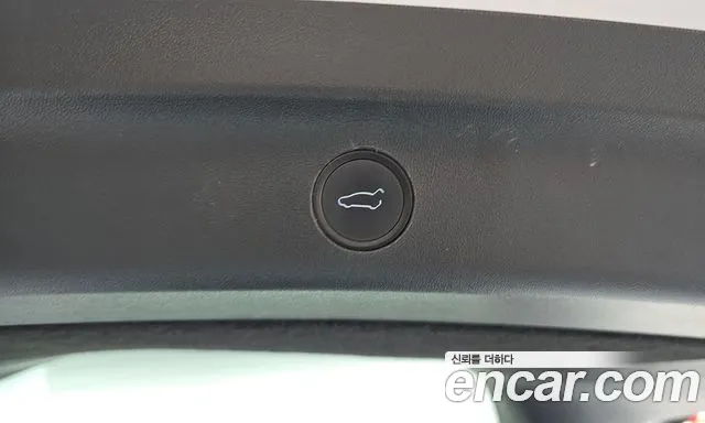 Tesla Model Y — фото 16