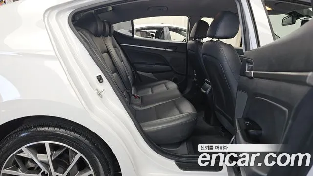 Hyundai Avante — фото 12