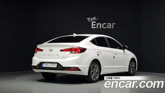Hyundai Avante — фото 2