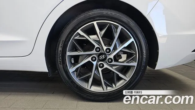 Hyundai Avante — фото 21