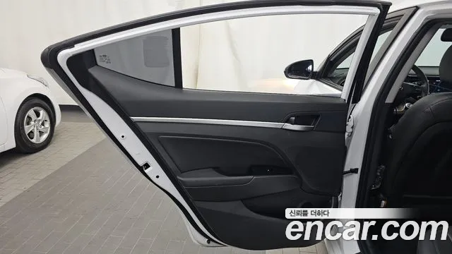 Hyundai Avante — фото 25