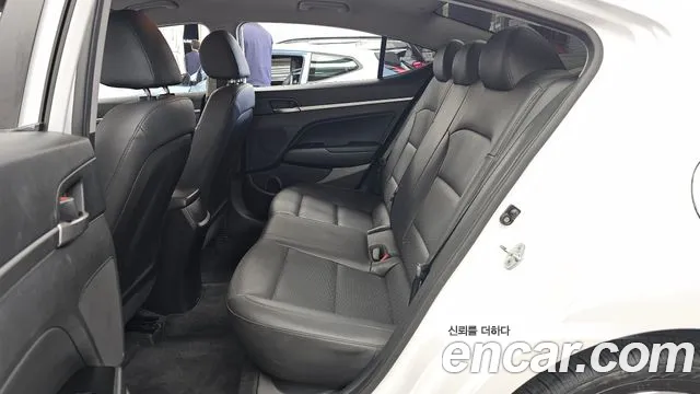 Hyundai Avante — фото 26