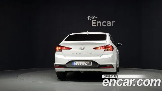 Hyundai Avante — фото 4