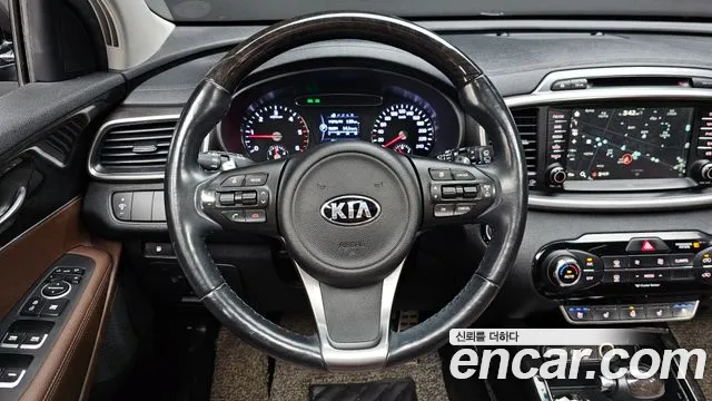 Kia Sorento — фото 13