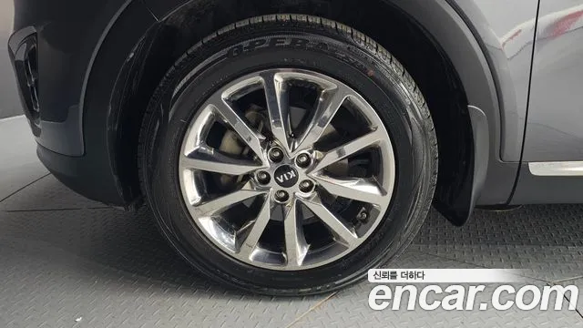 Kia Sorento — фото 5