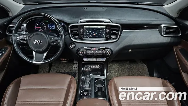 Kia Sorento — фото 7