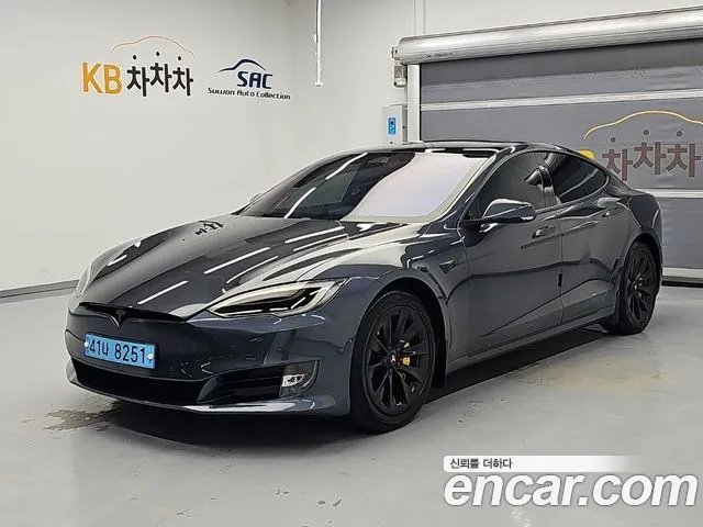 Tesla Model S — фото 1