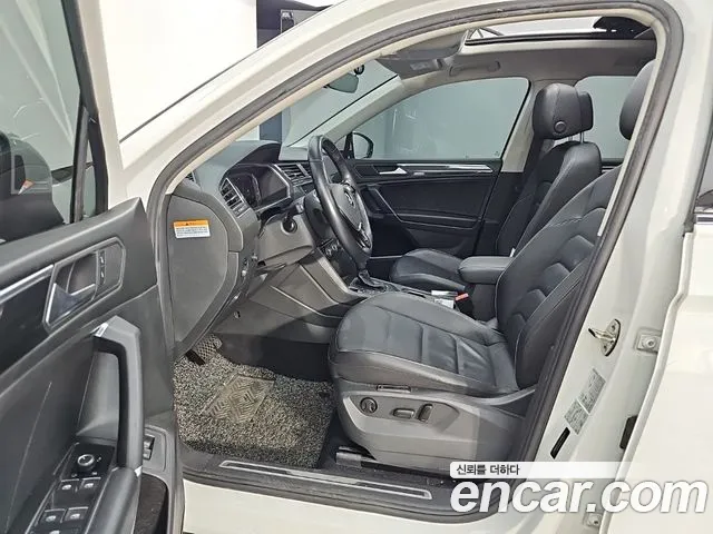 Volkswagen Tiguan — фото 11
