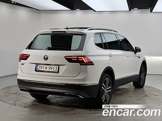 Volkswagen Tiguan — фото 4