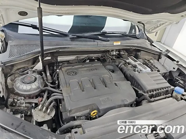 Volkswagen Tiguan — фото 6