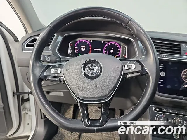 Volkswagen Tiguan — фото 9