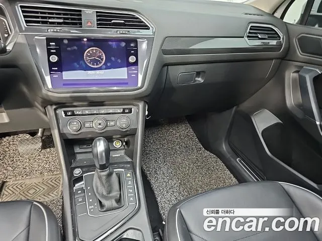 Volkswagen Tiguan — фото 10