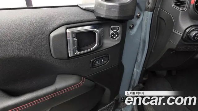 Jeep Wrangler — фото 29
